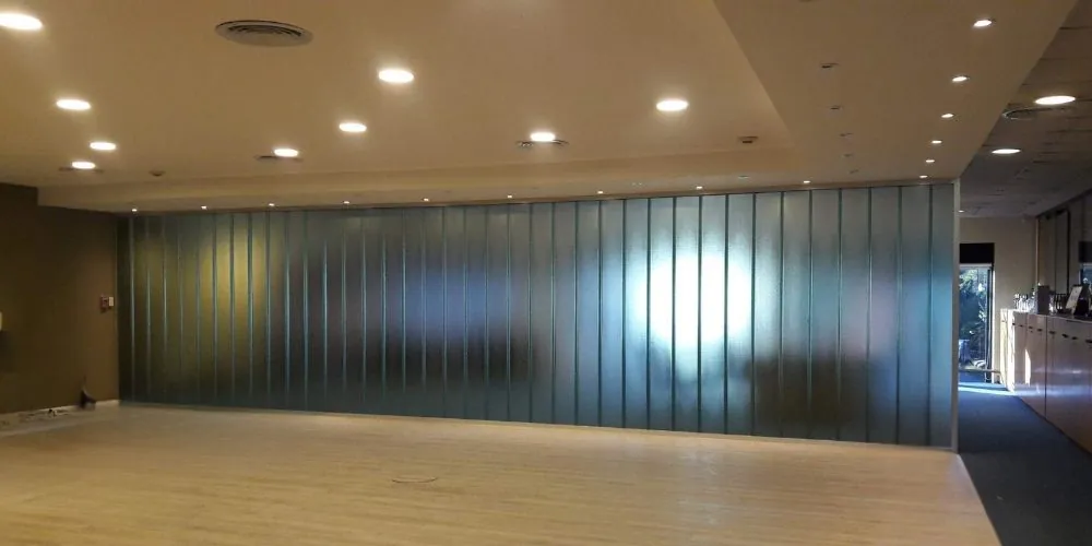 División de ambiente con vidrio U-Glass